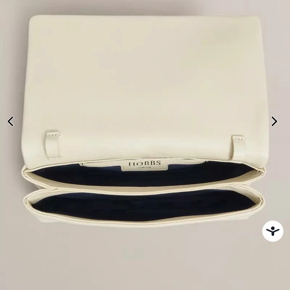 Jas Pearl Clutch with Pearl detail - Picture 4 of 10